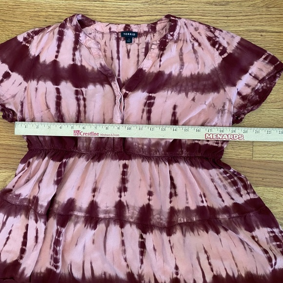 Torrid Top Women’s Sz 1 (14/16) Tie Dye Burgundy Baby Doll Shirt Elastic Waist - Picture 6 of 8